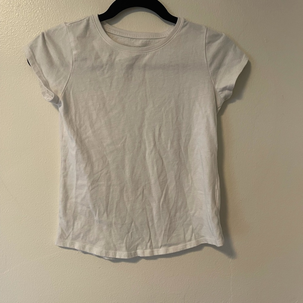 Super cute plain white tee! A little worn but has no stains!